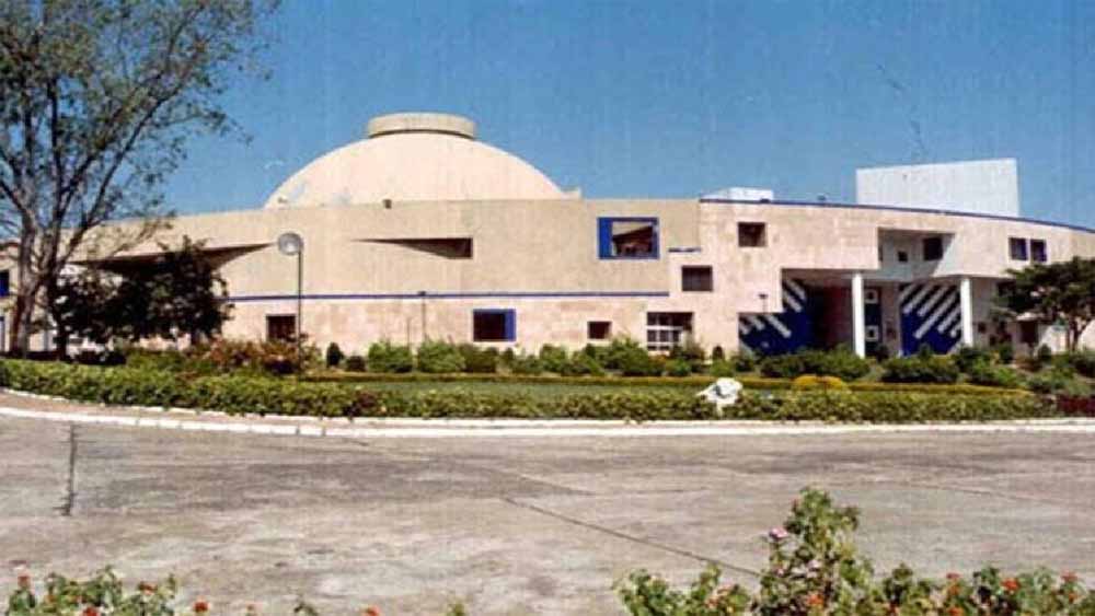 बजट के चलते अवकाश पर लगाई रोक