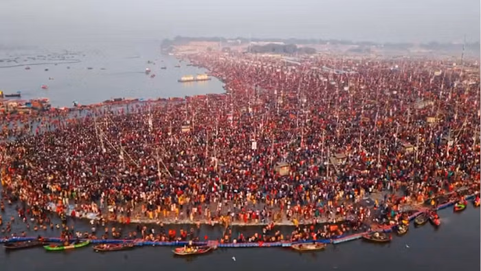 MahaKumbh: माघी पूर्णिमा पर आस्था के महाकुंभ में श्रद्धालुओं का रेला... तस्वीरों में देखें महास्नान का नजारा